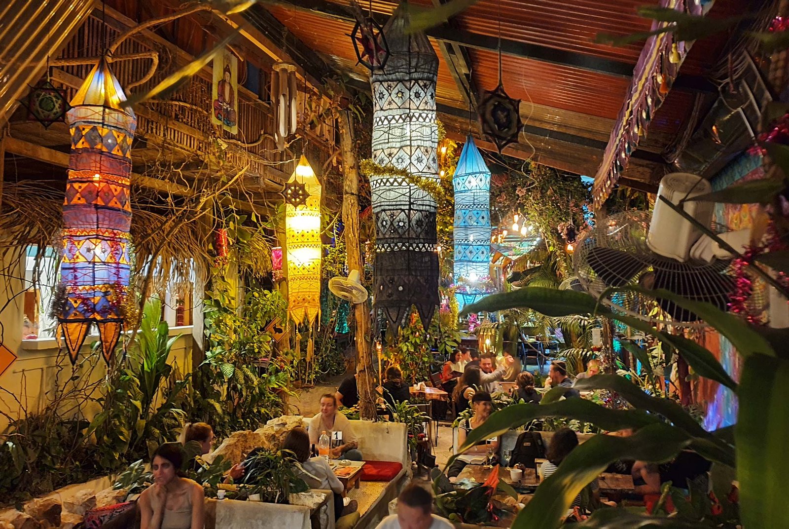 los-amigos-hostel-the-secret-garden-of-flores
